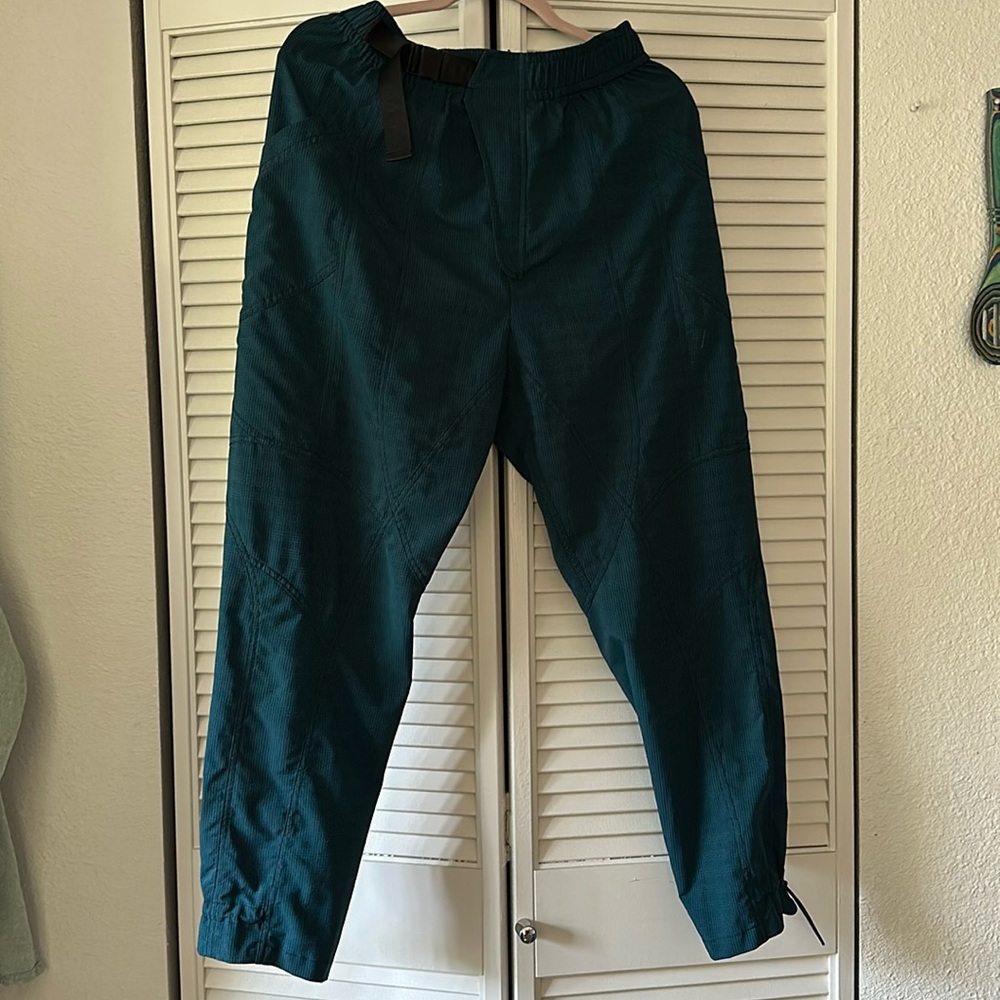 MAGNLENS Joffrey Cargo Pants in dark blue. Same as the one from their website.
